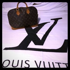Louis Vuitton Bags - Louis Vuitton Alma bag Louis Vuitton Bags - Louis Vuitton Alma bag
